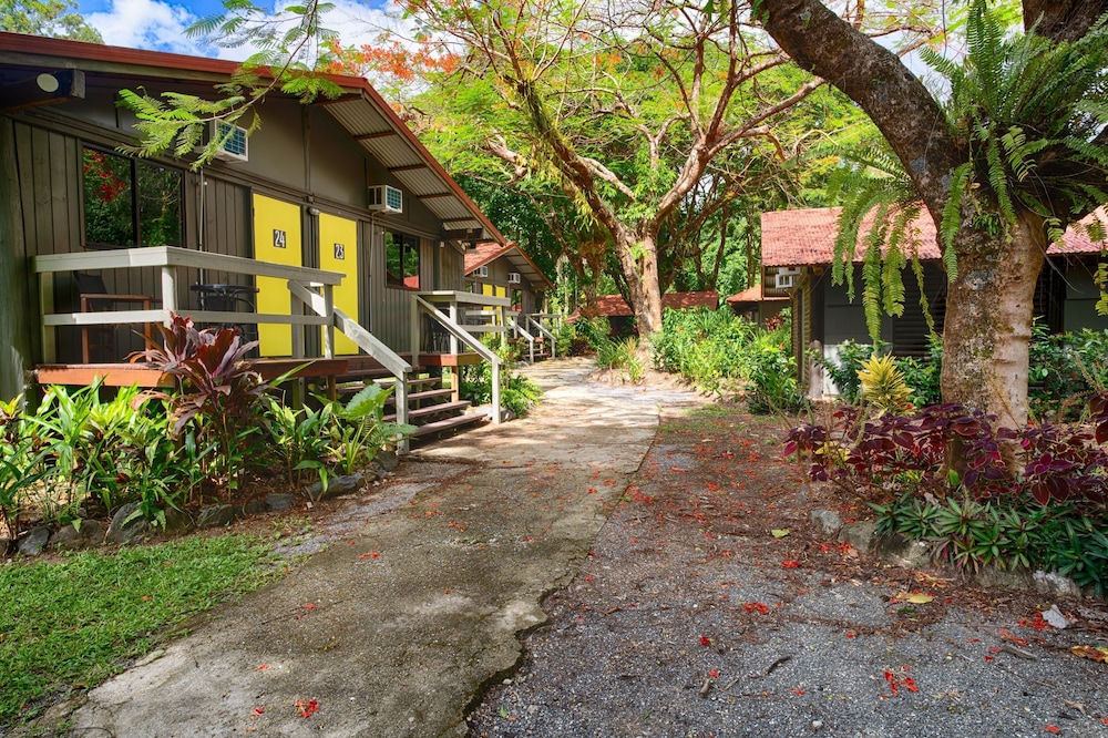 PKs Jungle Village - Hostel