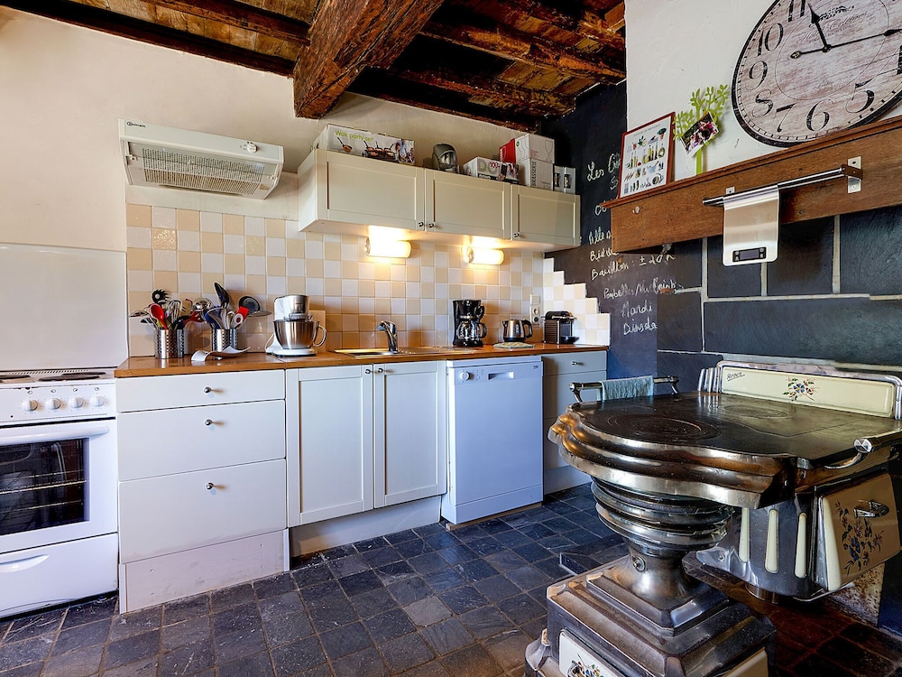 Cozy Holiday Home in Gros-fays With Terrace view 4