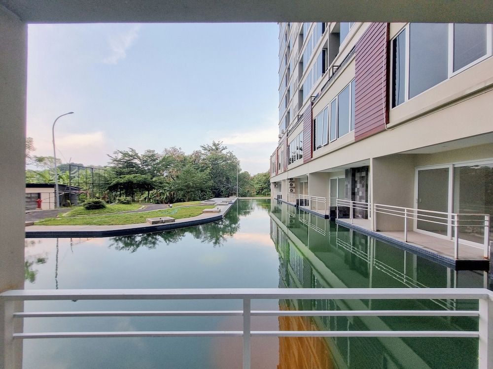 Elegant And Spacious 2Br Loft Green Park Yogyakarta Apartment