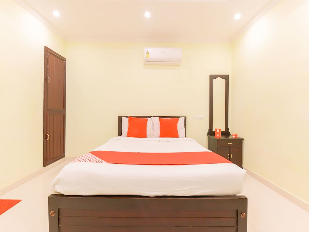 OYO 11529 Diamond Residency