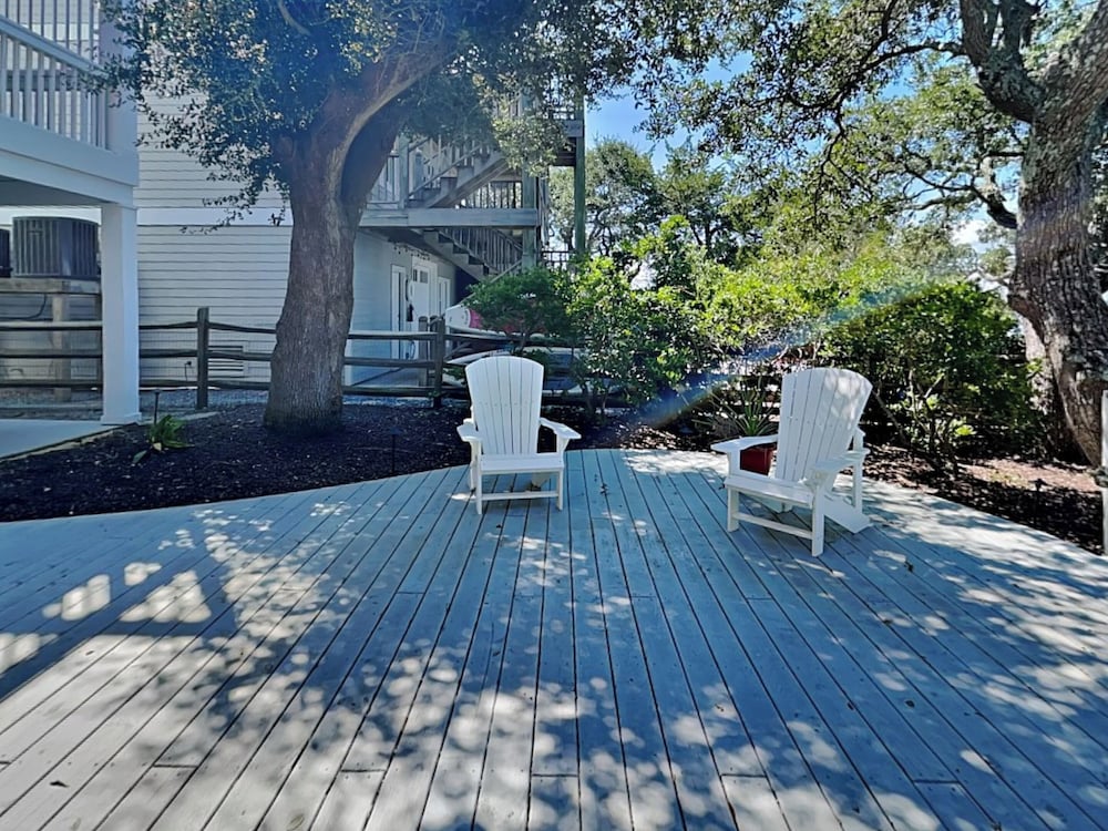Shady Beaches by Topsail Realty