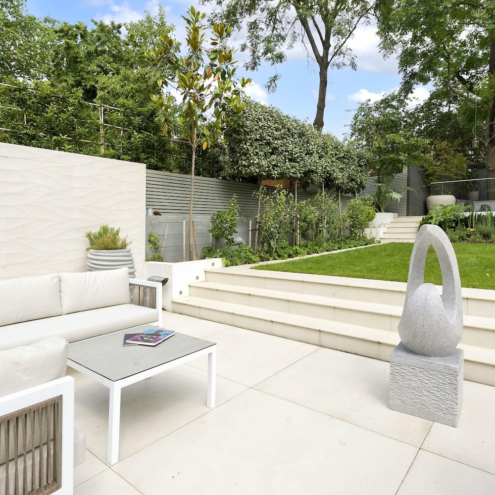 Astounding 7bed Notting Hill Family Home w Private Garden Games Room Parking