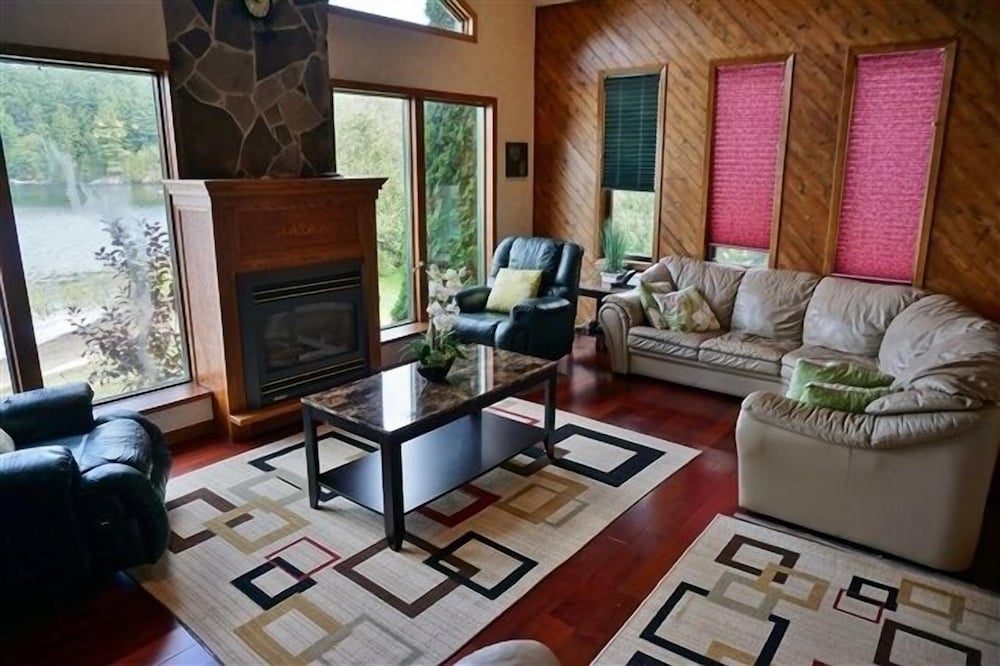 455 Faraday Lake 3 Bedroom Cottage
