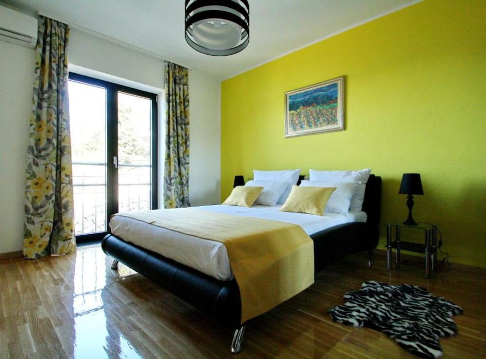 Beachfront Luxury Villa With Private Pool and Stunning Sea Views