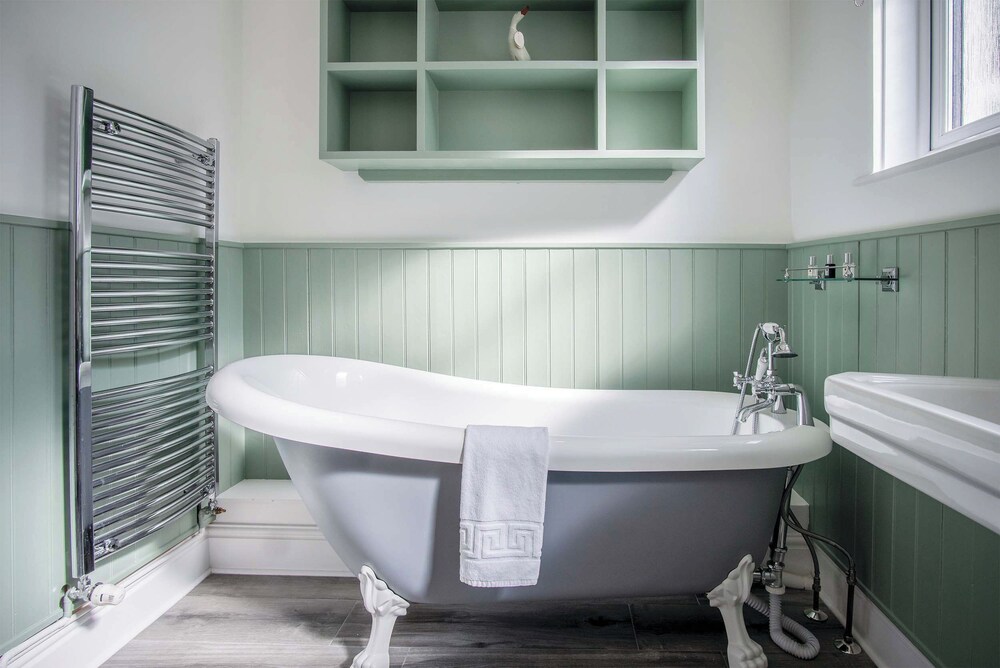 Overland Road 4 Bed House Mumbles