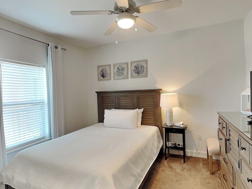 Pavilion Palms #103b