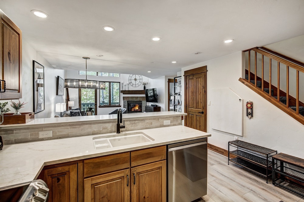 Arrowhead Village Premium 3 Bedroom Condominium 3 Condo