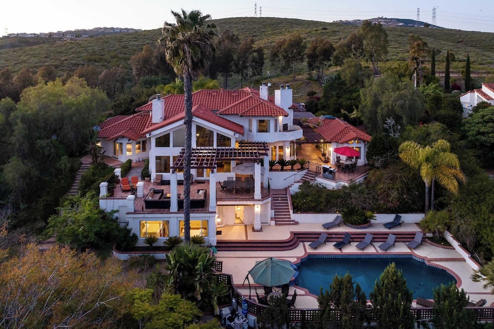 Private Estate w/ Pool, Hot Tub & Fire Pit Near Encinitas The Ranch by Avantstay