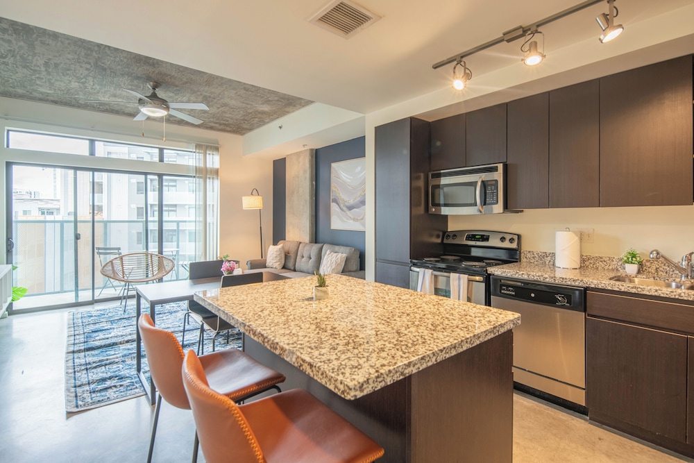 ROVE LIVING/KL - Roosevelt Point