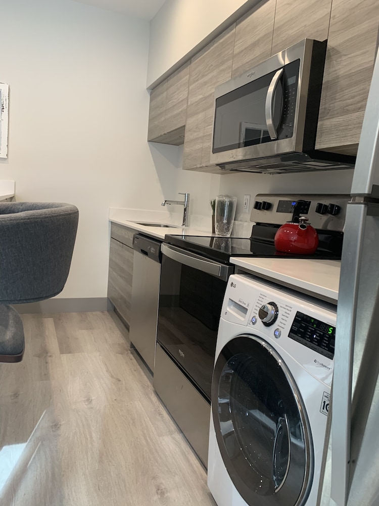 Vernon Vacations - Romantic Lakeside Studio Suite - Property Image 26