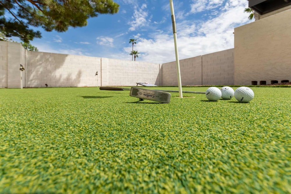 8BR Villa Heated Pool Putt Grn Billiards Sleeps 18
