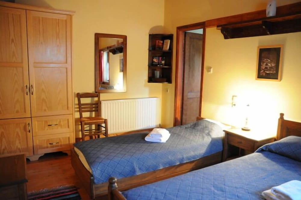 Guesthouse Napoleon Zagklis view 3