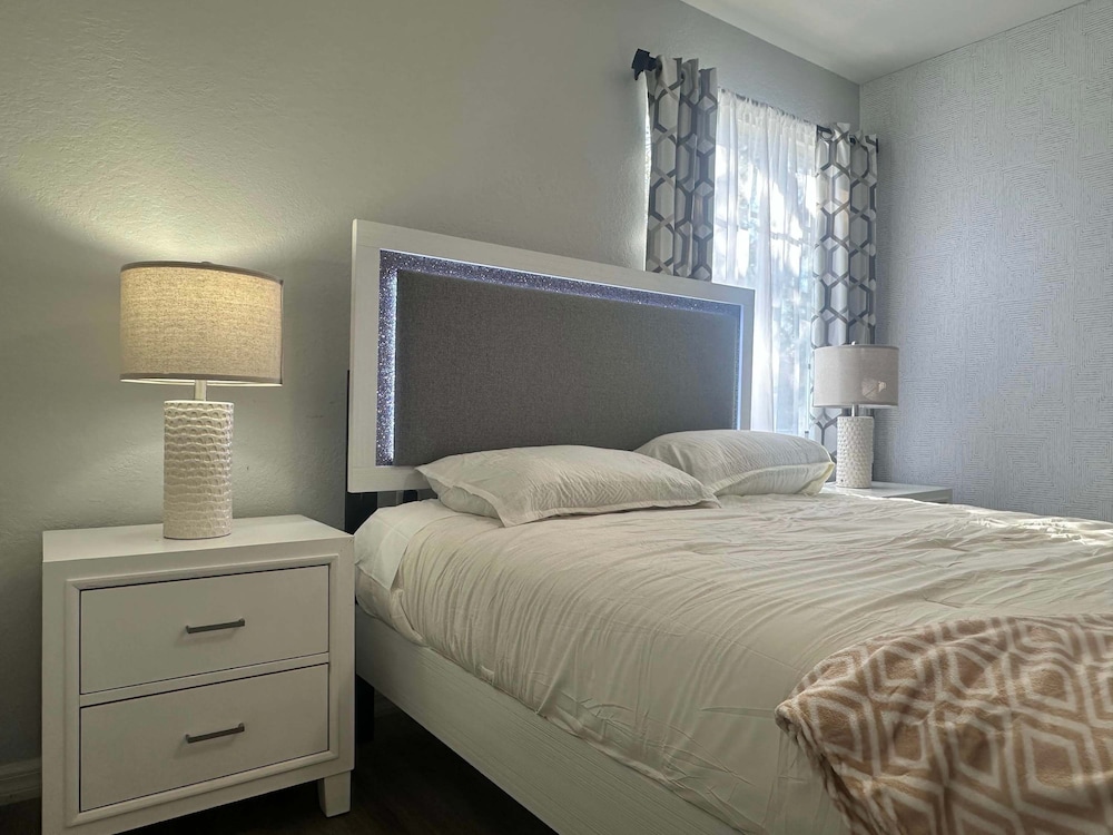 Family Villa 5 Bedroom Near Disney World