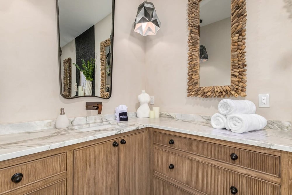 Stonewood Luxe Estate 5 Showers Heated Pool GYM