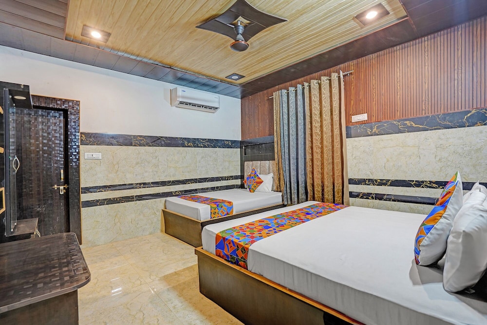 Fabhotel Radha Palace