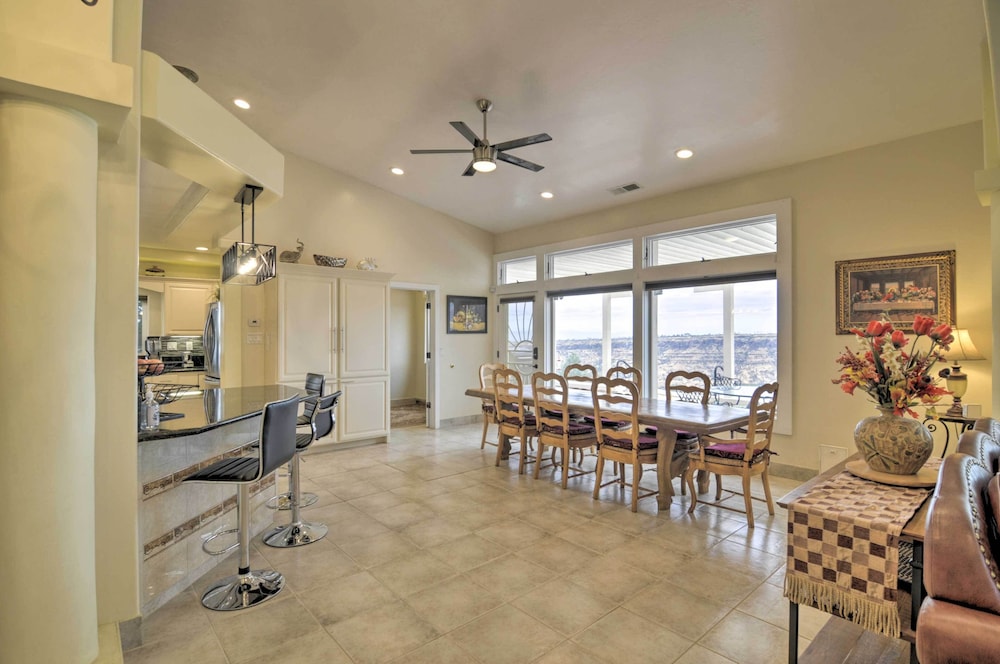 Chic Paradise Home w/ Terrace: 13 Mi to Wineries!