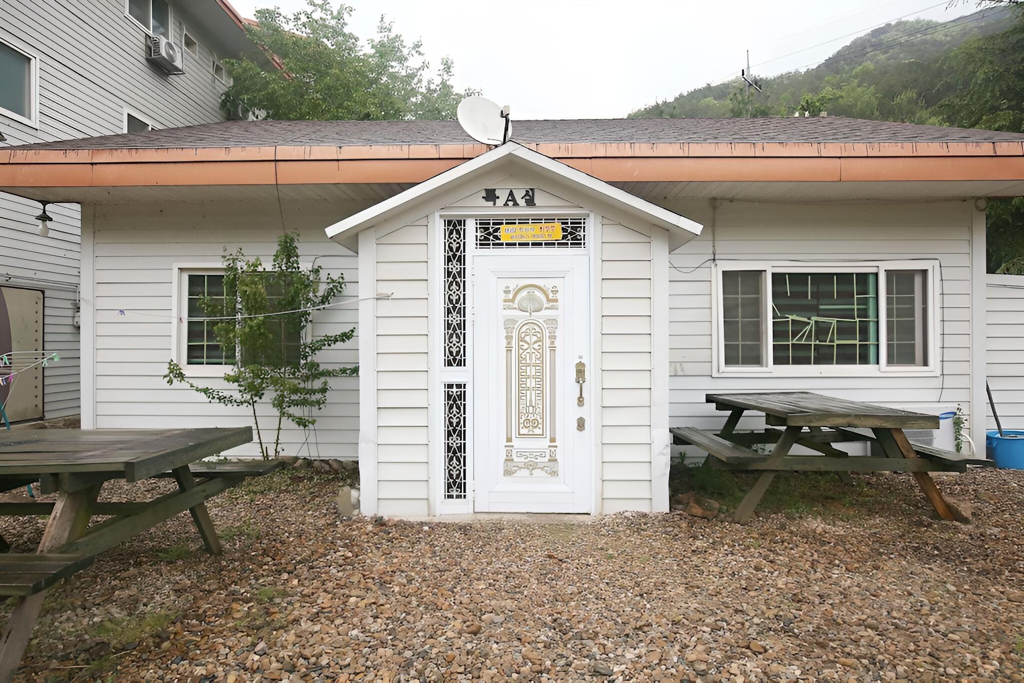 Geumsan Wolyeongsan Motel view 4