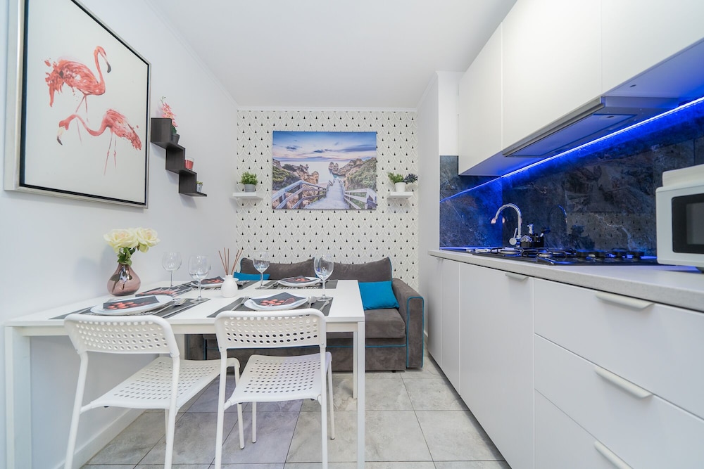 UNIT Short Rent Apartment by Warsaw Metro Station