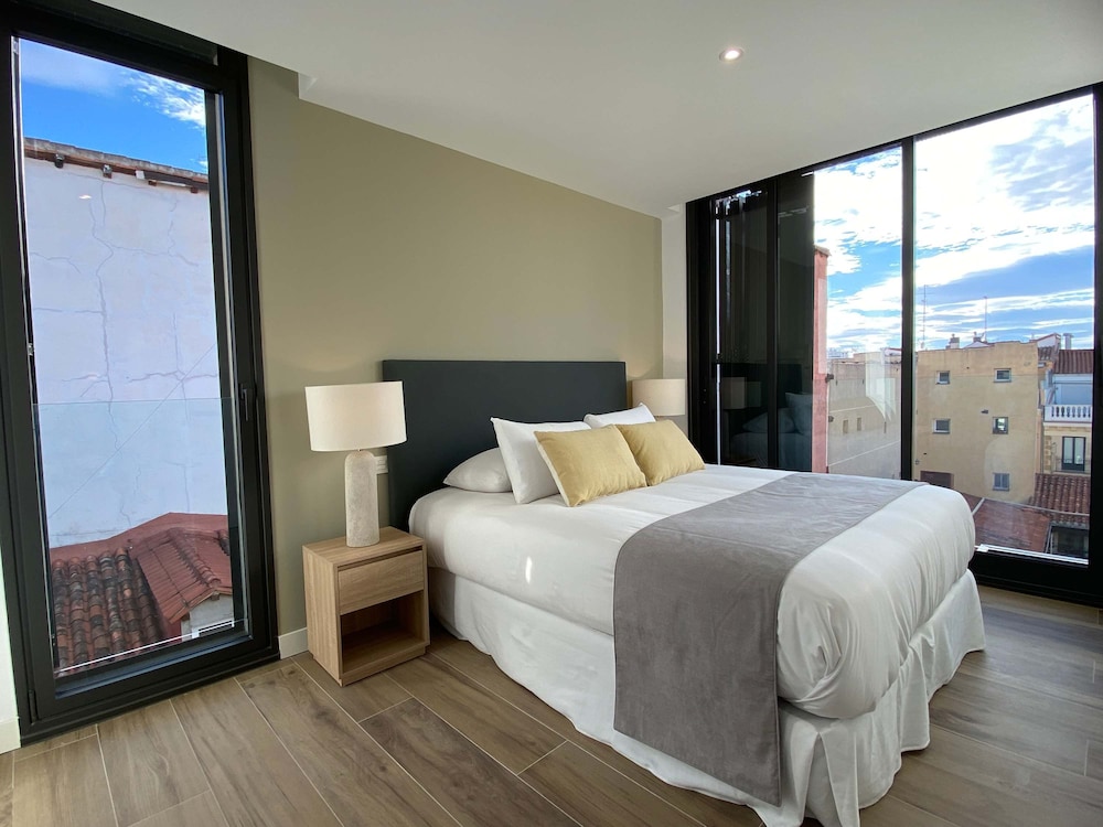 w Modern 2BR With Terrace in Chueca