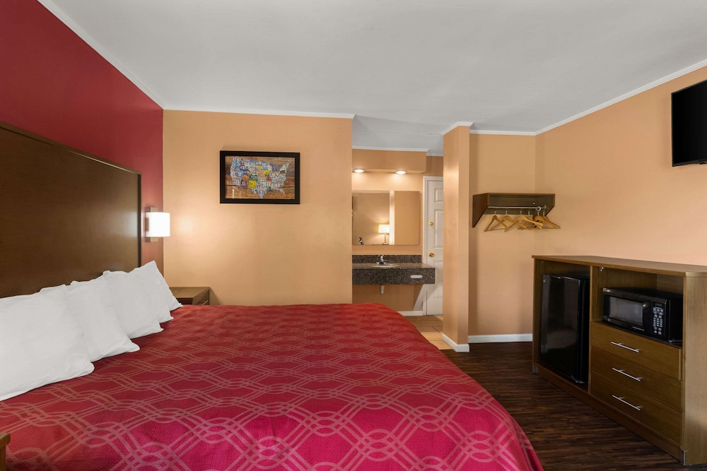 Econo Lodge Cornersville I-65