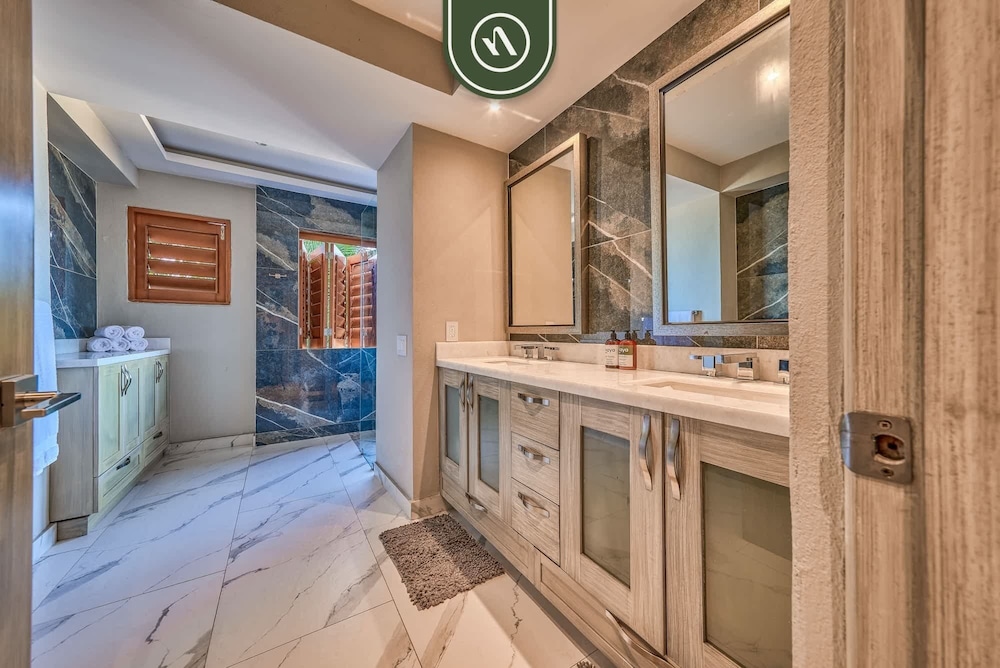 Oceanview 3 BR Condo - Amazing View From Terrace
