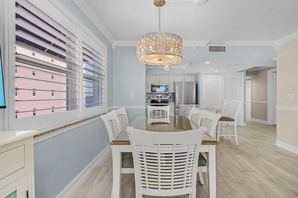 Beach Villas 706 Top-floor Condo W/ Gulf Views, Pool 2 Bedroom Condo