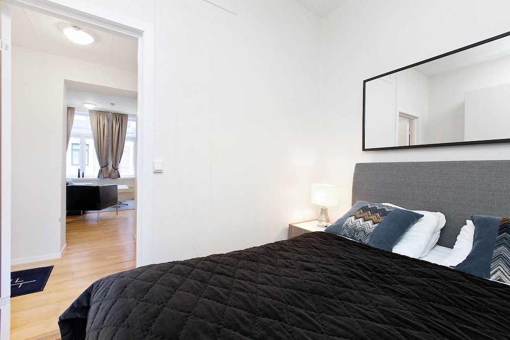 1 Bedroom Short walk to main street view 3