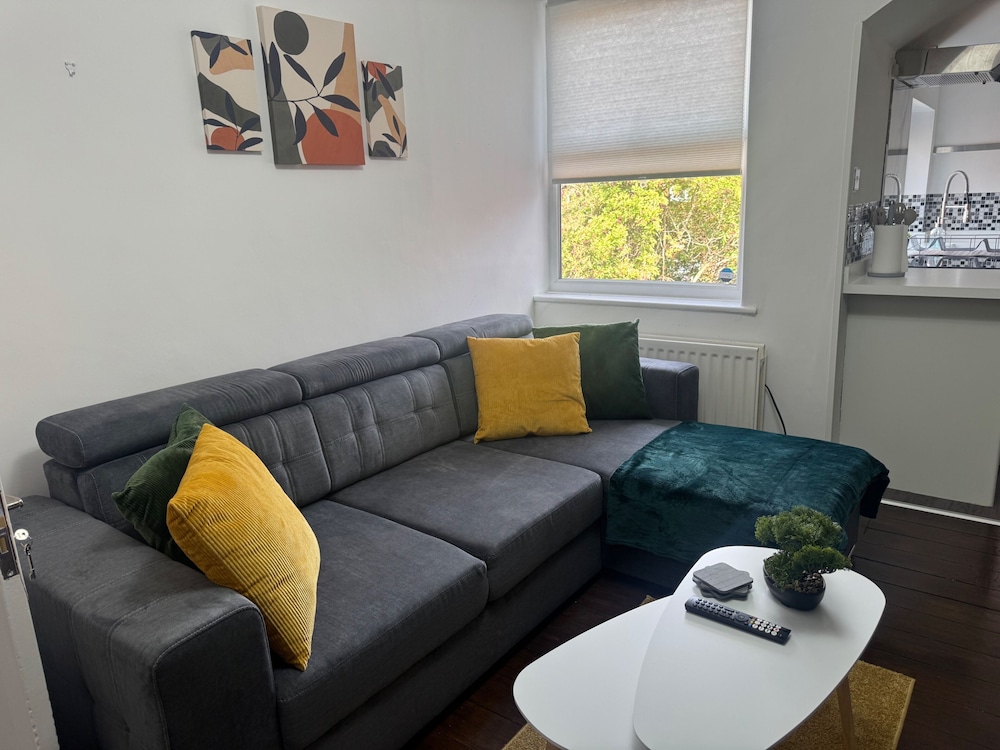 9 Guests - Free Parking - Cozy 3 Bedrooms