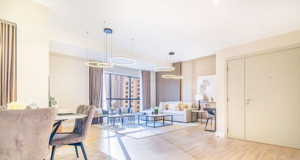 LUX The Luxurious Central JBR Suite 2