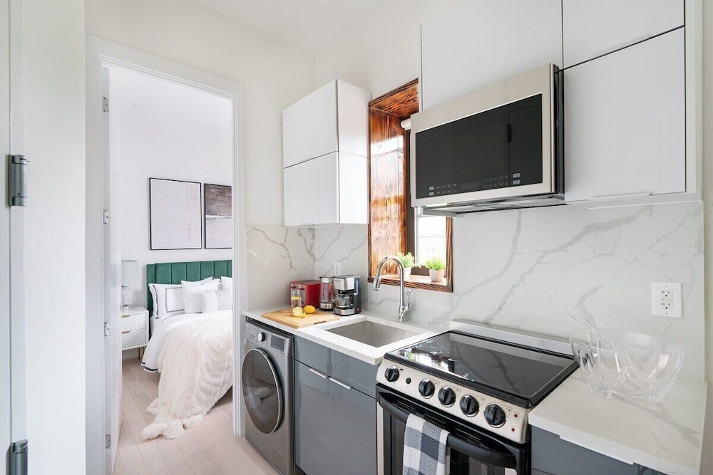 48 Midtown West Apt