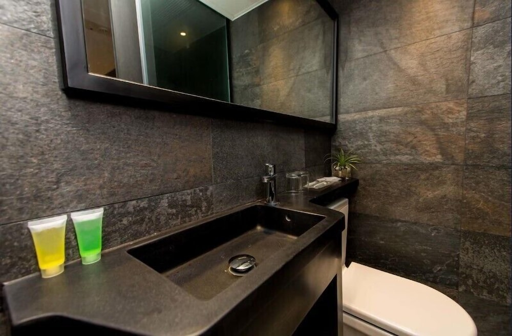 Noble Park Hotel