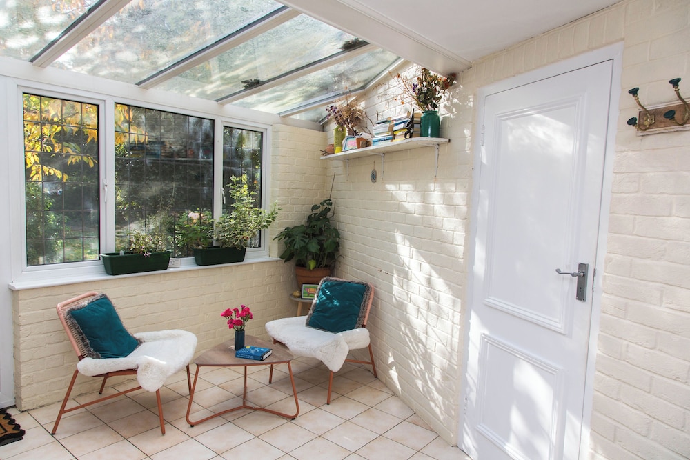 Calm Private Annex Ideal to Work, Rest & Explore