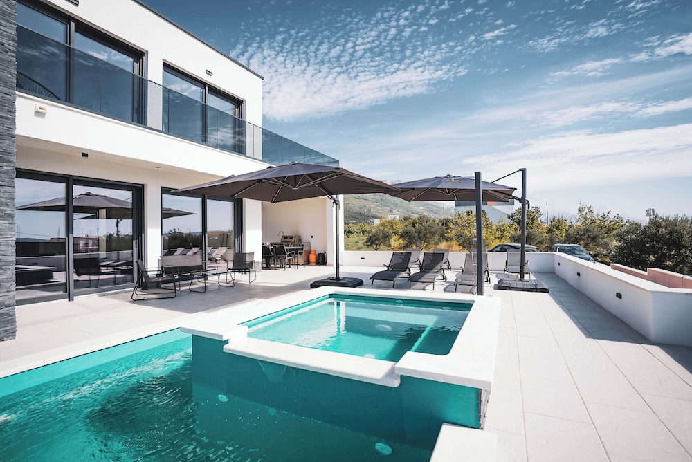 Villa Just be Happy by Trawelltopia