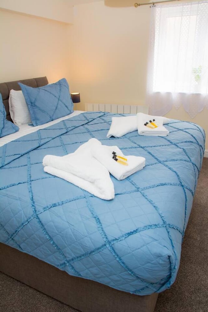 Captivating 1-bed Apartment in Stroud view 2