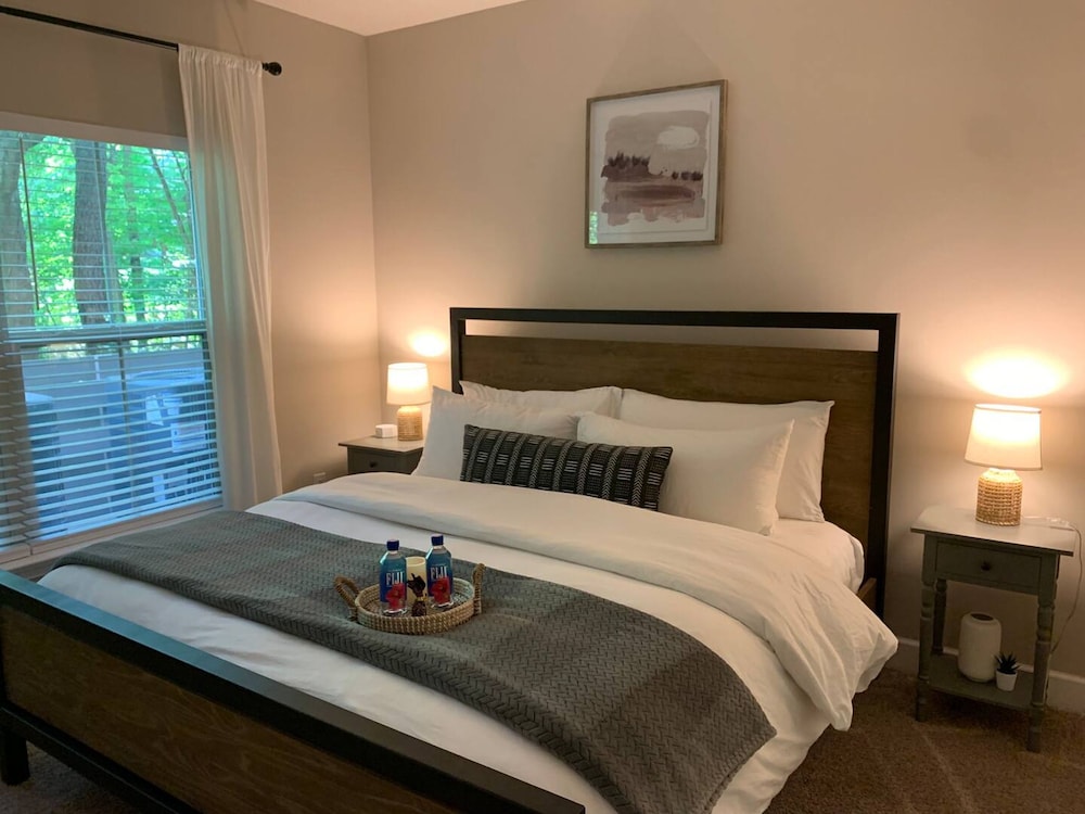 Polaris King Flat Pet-friendly Nature Views