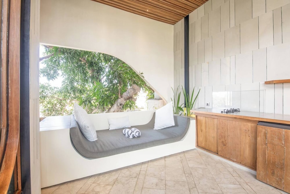 Modern 1-br Loft With Art Deco Vibe Shared Pool