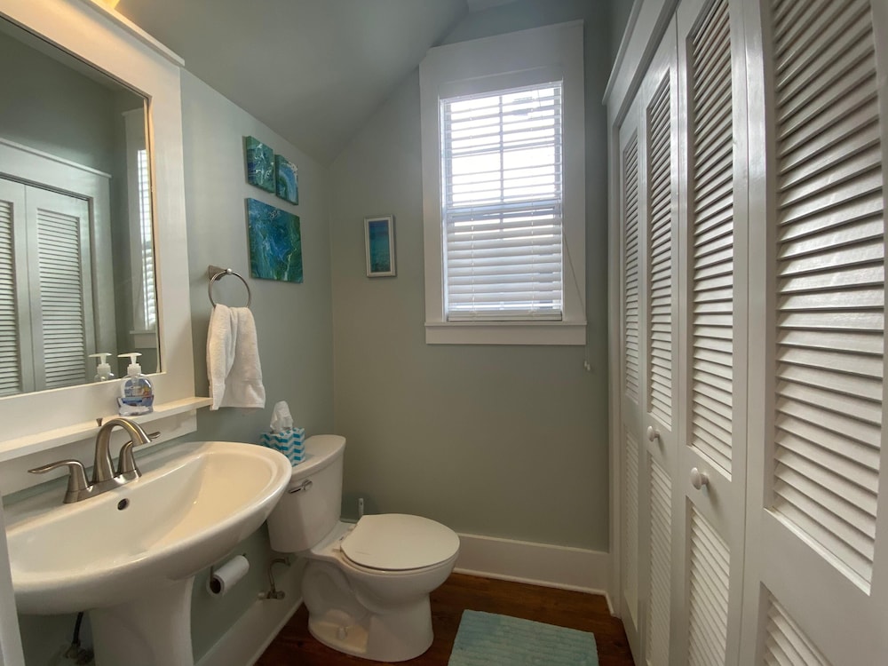 Barefoot Cottage B37 - The B's Knees