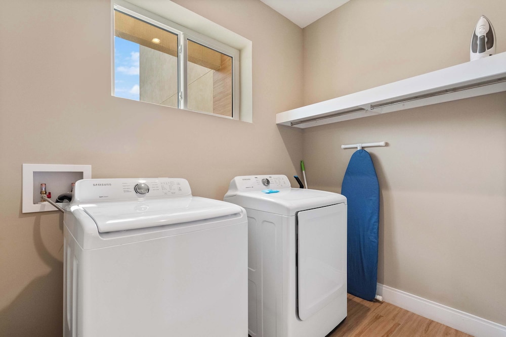 Minutes to Disney Chic Dream Villa With Stunning Patio and Resort Perks