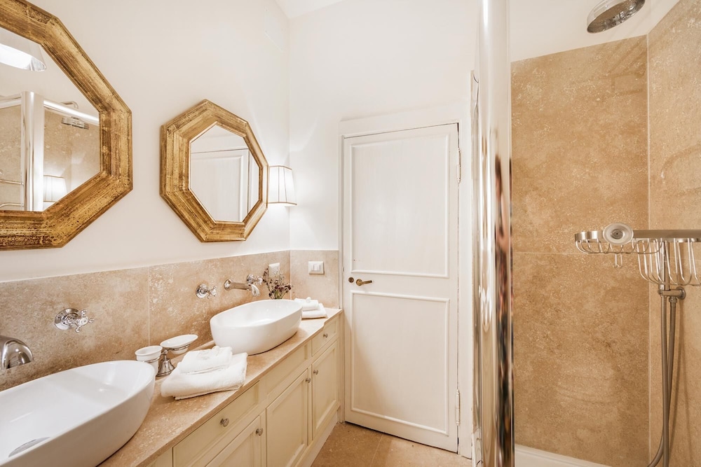 A Prince in Rome Elegant Navona Terrace Apartment