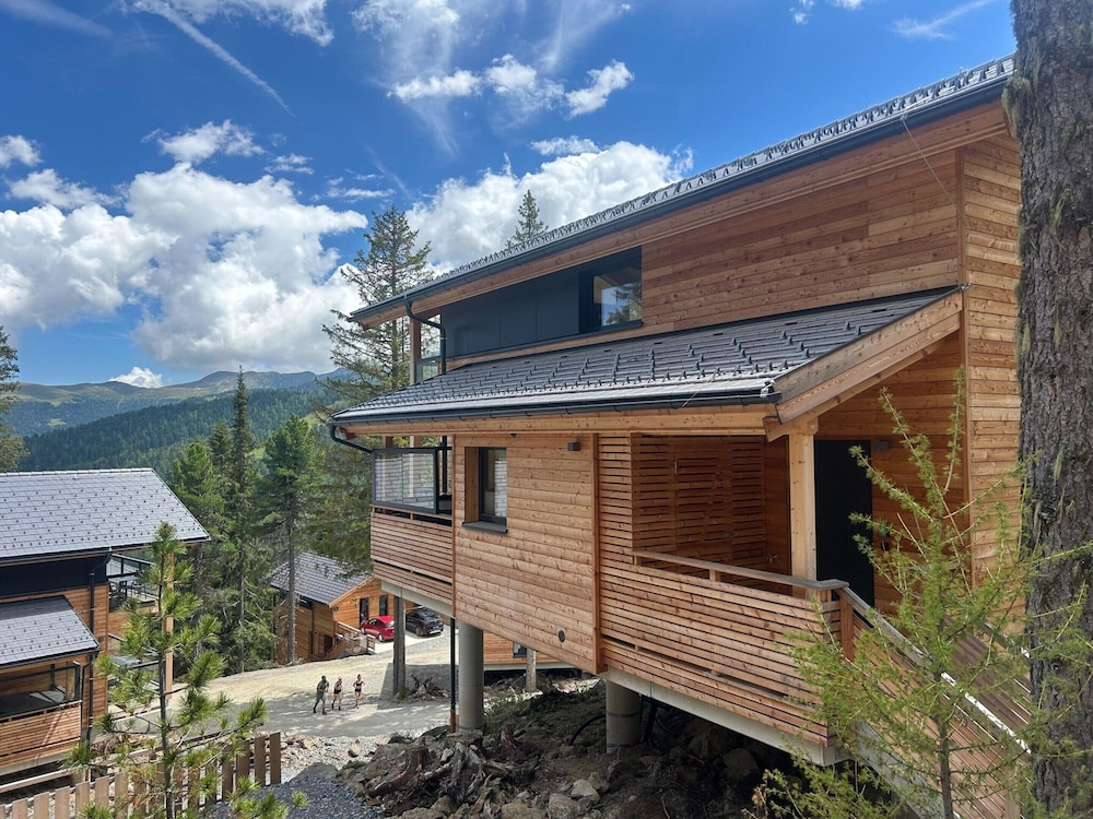 Superior Chalet With Sauna and hot tub
