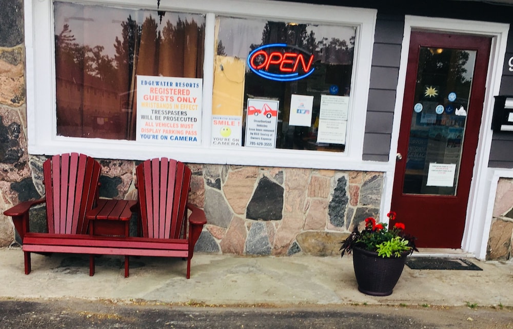 Hotel Edgewater Resorts - Edgewater Inn - Image 1