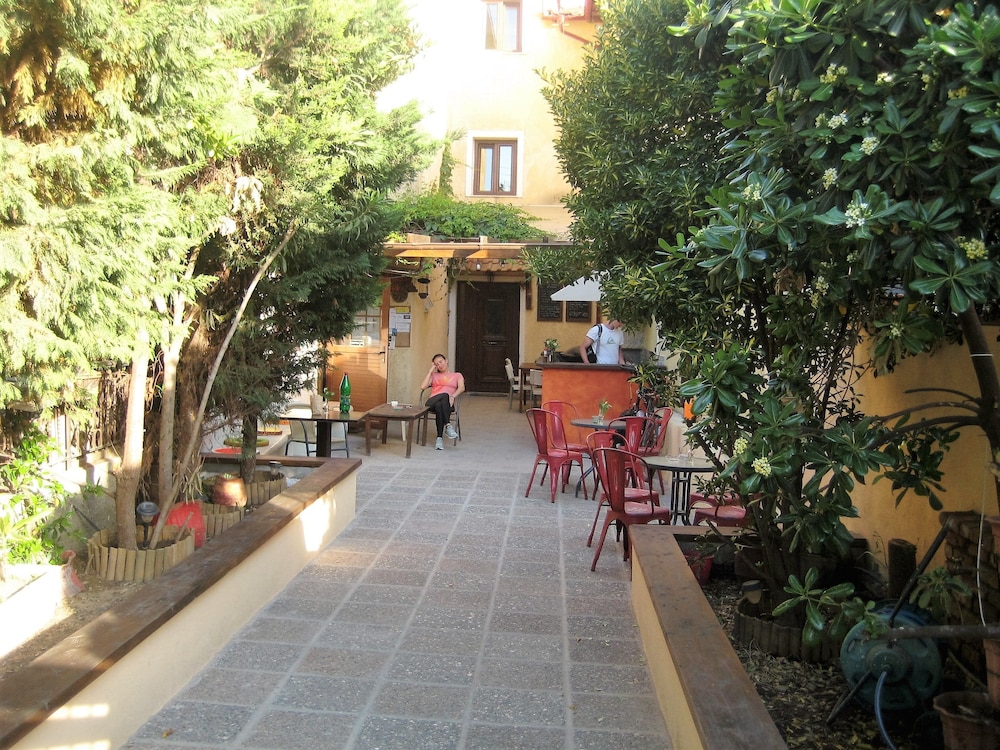 Arabas - Hostel