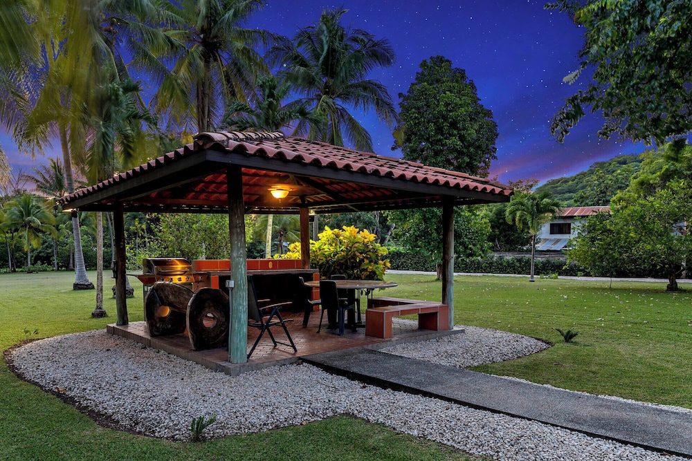 3-BD Home with Pool, Walk to Beach