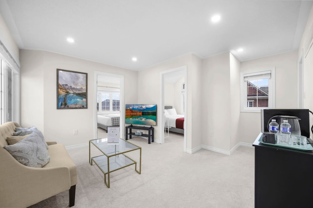 Chic 2BR House Newly Renovated Central Spot