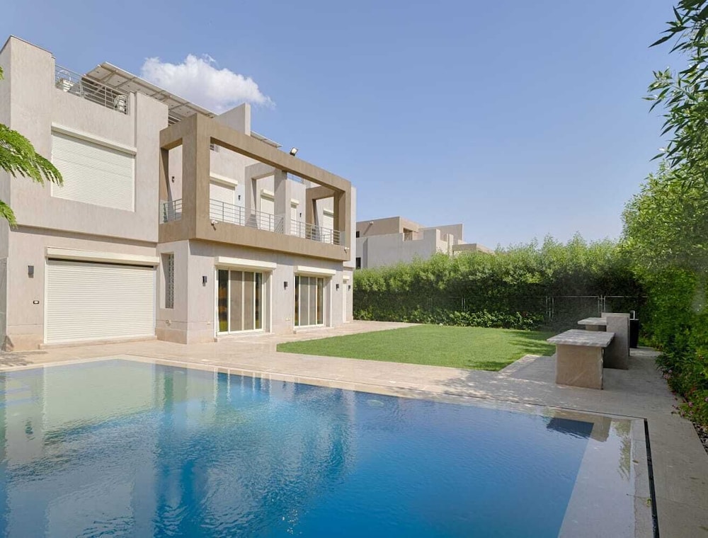 7BD Villa With Pool & Garden