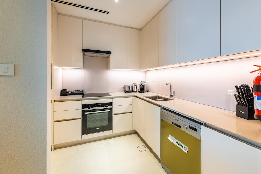 Sea View Urban Retreat in Address JBR