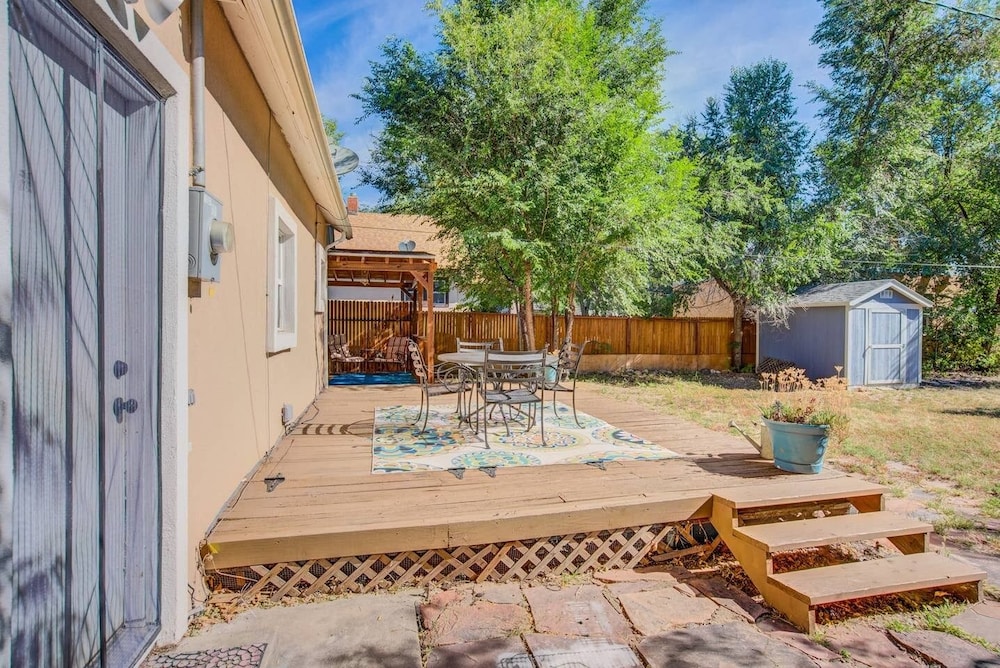 Downtown Practical & Pet-friendly Easy & Sensible view 4