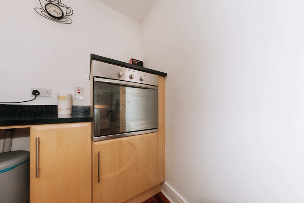 Exhilarating 2BD Flat With Outdoor Patio, Dublin!