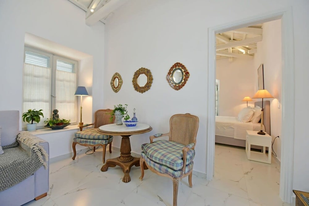 A Sea-licious Vacation - Chic Style in Hydra