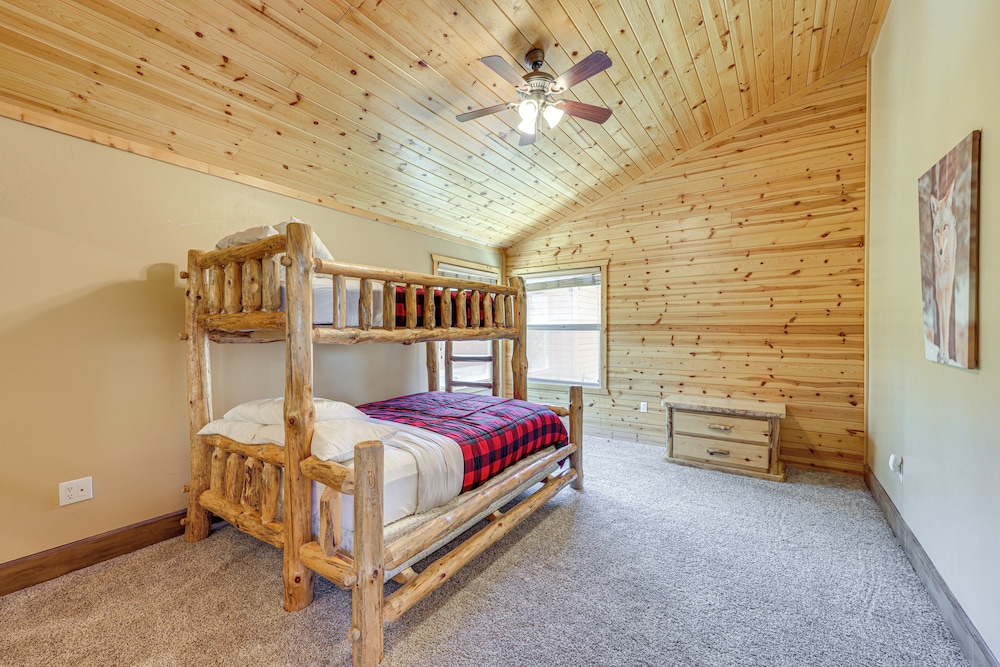 Walkable Big Bear Lake Home w/ Private Hot Tub!